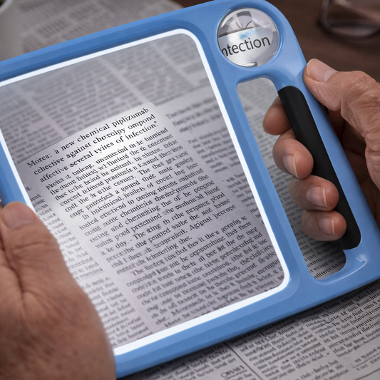 ClearSight™ Light-Up Magnifier