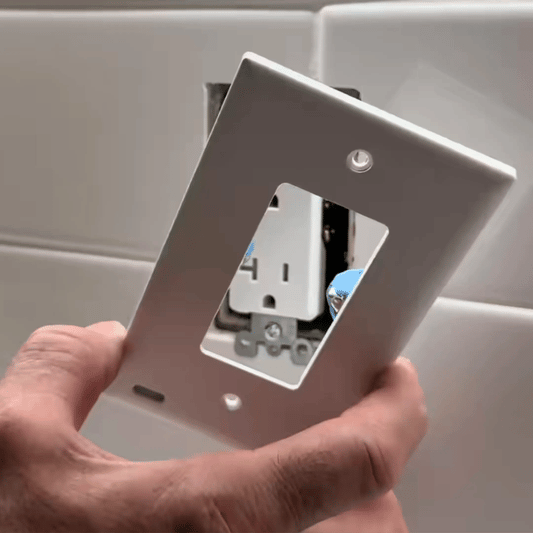 LumaPlate™ Smart Nightlight Wall Outlet