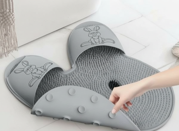 FluffFeet Rabbit Shower Scrub Mat